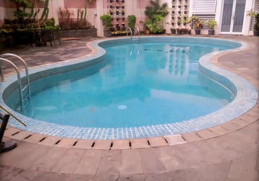Kolam renang dengan desain minimalis dan fungsuonal di Magelang buatan dayanapool