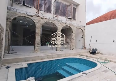 kolam renang minimalis berbentuk perisai
