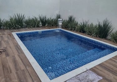 Kolam renang dengan desain minimalis dan fungsuonal di Serang buatan dayanapool