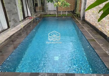 Kolam renang mewah dengan pemandangan pegunungan di bogor