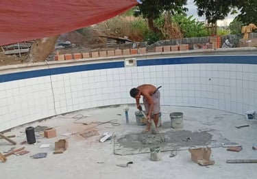 Kontraktor kolam renang profesional di Lebak sedang mengerjakan pembuatan kolam renang