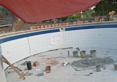 Kontraktor kolam renang profesional di Purwakarta sedang mengerjakan pembuatan kolam renang