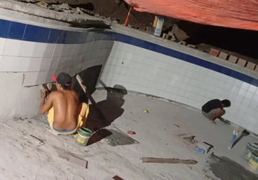 Proses pembuatan kolam renang oleh tim ahli dari dayanapool