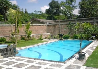 Kolam renang dengan desain minimalis dan fungsuonal di Depok buatan dayanapool
