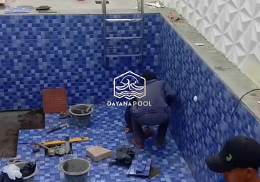 pemasangan keramik kolam renang menggunakan keramik roman