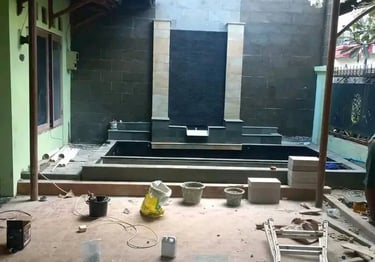 Kontraktor kolam renang profesional di Cilegon sedang mengerjakan pembuatan kolam renang