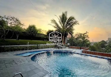 kolam renang cantik dengan dua opsi satu untuk anak dan dewasa yang di pisahkan oleh sekat minimal