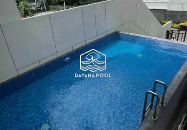 kolam renang Over flow dengan batu alam hijau