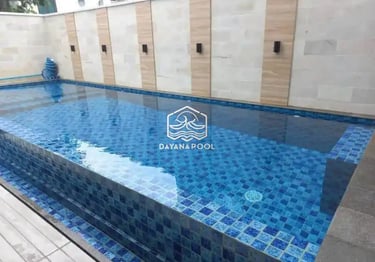 properti kolam renang modern di Bandung yang dikelilingi pemandangan hijau