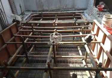 Kontraktor kolam renang profesional di Subang sedang mengerjakan pembuatan kolam renang