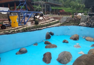 Kontraktor kolam renang profesional di Pandeglang sedang mengerjakan pembuatan kolam renang