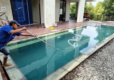 Perawatan kolam renang oleh tim dayanapool