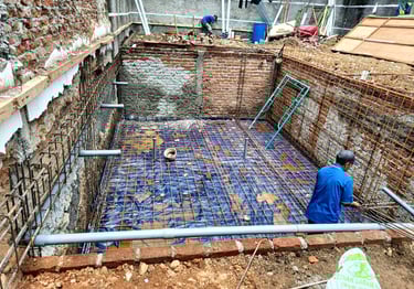 proses pembuatan kolam renang oleh tim dayanapool