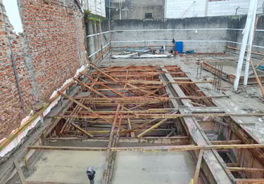 Kontraktor kolam renang profesional di Majalengka sedang mengerjakan pembuatan kolam renang