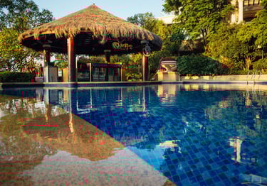 kolam renang dengan desain minimalis ala bali