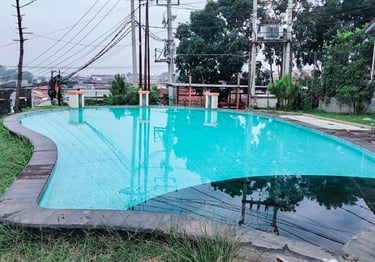 Desain kolam renang overflow yang disesuaikan dengan ukuran lahan
