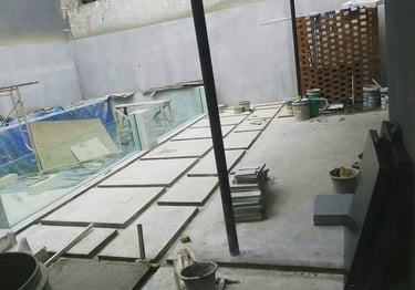 Pembuatan kolam rendam air panas menggunakan kaca di bagian depannya