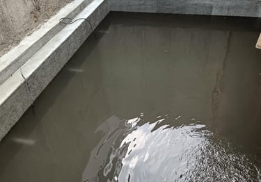 Kontraktor kolam renang profesional di Subang sedang mengerjakan pembuatan kolam renang