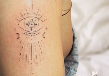 Tatouage ornemental minimaliste féminin Inkorporée Vendée