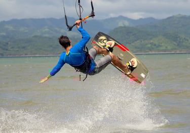 kitesurfer doing 360
