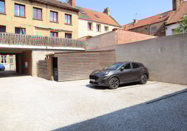 Parking privé sécurisé disponible pour équipes en mission et séjours professionnels.