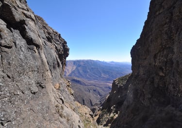 Beacon Buttress Gully, Drakensberg Amphitheatre Plateau, South Africa