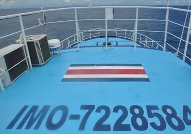 Okeanus aggressor out at sea, punteranus, costa rica