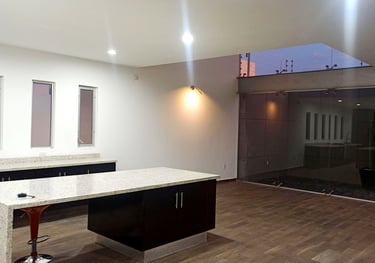 cocina abierta con isla en granito, casa en venta condesa juriquilla