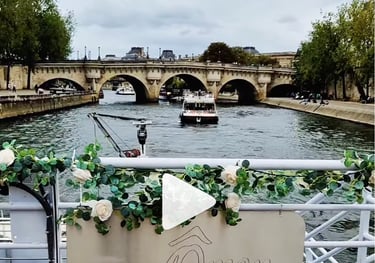 Mariage dans une peniche sur la Seine à Paris