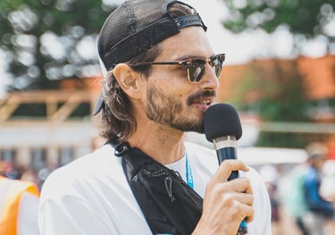 Victor Carrer, freelance événementiel sportif, régisseur, chef de projet et animateur micro.