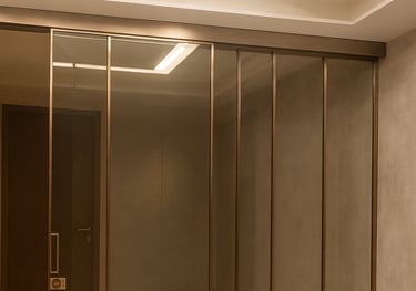 Telescopic glass partitions