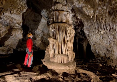 Espeleología en cuevas de Andalucía