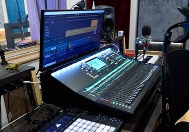 consola de grabación y live streame estudio monochrome records