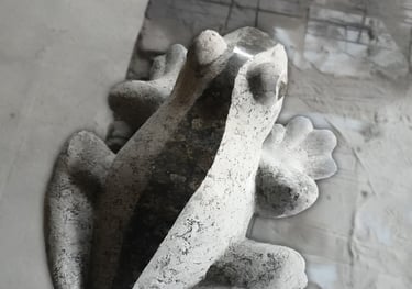 Akmeninė varlės skulptūra