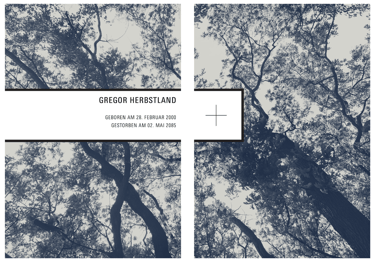 Trauerkarte mit Bäumen, die in den Himmel ragen