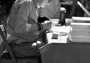 Servicios de marqueting para escritores de Writer Avenue. Firma de libros y ferias literarias