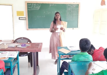 English Phonics teacher conducting an interactive class for kids at Little Cubs Learning Academy