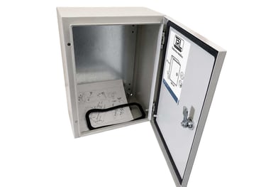 Gabinete metálico TRL industrias con sticker, manual, empaque y llaves