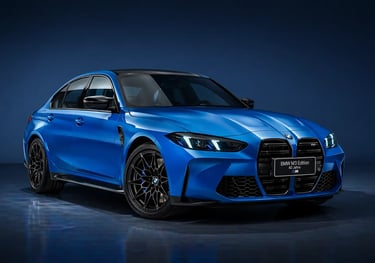BMW M3 40 anos versão sedã azul em estúdio com iluminação suave destacando design esportivo