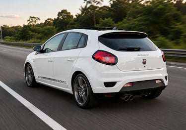 Fiat Bravo T-Jet 2016 branco em movimento na rodovia visto pela traseira