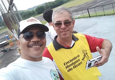 2 amigos aeromodelistas