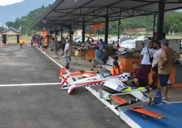 vários aviões