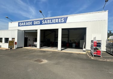 Entrée de l'atelier de réparation et d'entretien  du Garage des Sablières à Niort