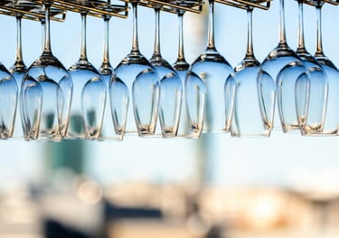 verres de vin tête en bas