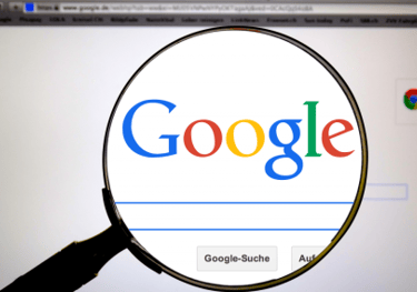 Equipo de Synapxa Global desarrollando estrategias de Search Generated Experience