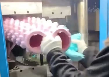 Injection and foaming process used in foam roller manufacturing