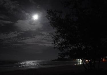moon rise over tofo beach, Praia do tofo, Mozambique
