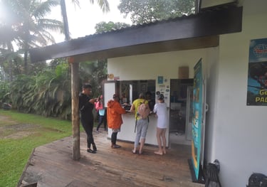 Beqa Shark dive, Aqua Trek dive center, Pacific Harbour, Fiji