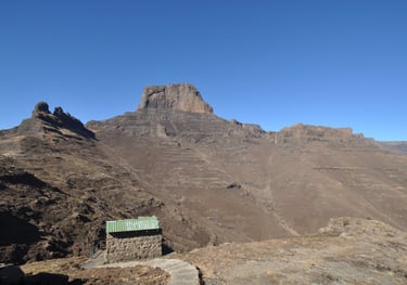 Sentinel peak, Drakensberg amphitheatre, South Africa 
