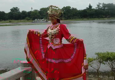 Traditional dress near the River at Guilin in China